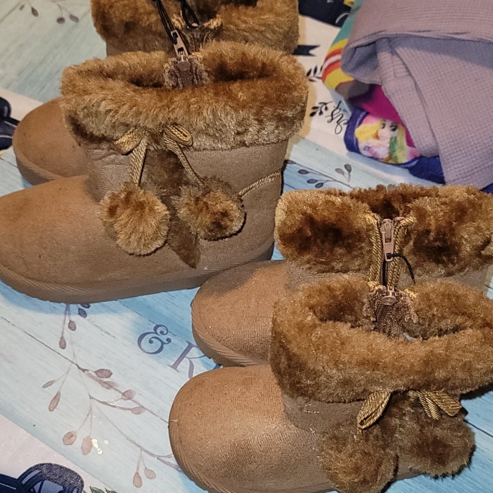 NWT brown boots girls pompoms faux fur